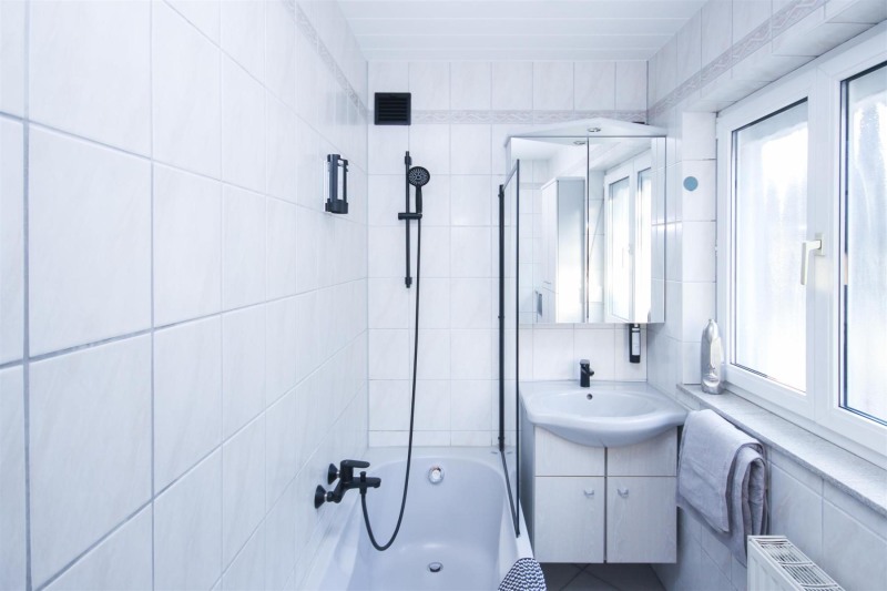 BS18A1_ALFA_APARTMENTS_53_Badezimmer_Bathroom
